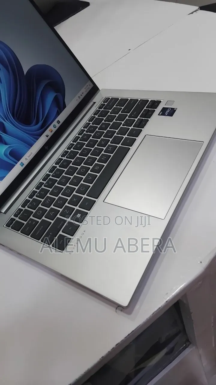 New Laptop HP EliteBook 840 G10 16GB Intel Core i7 SSD 512GB