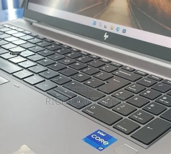 New Laptop HP ZBook Firefly G8 16GB Intel Core i7 SSD 512GB
