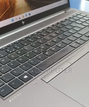 New Laptop HP ZBook Firefly G8 16GB Intel Core i7 SSD 512GB