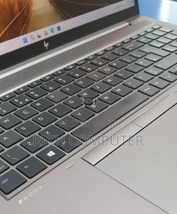 New Laptop HP ZBook Firefly G8 16GB Intel Core i7 SSD 512GB