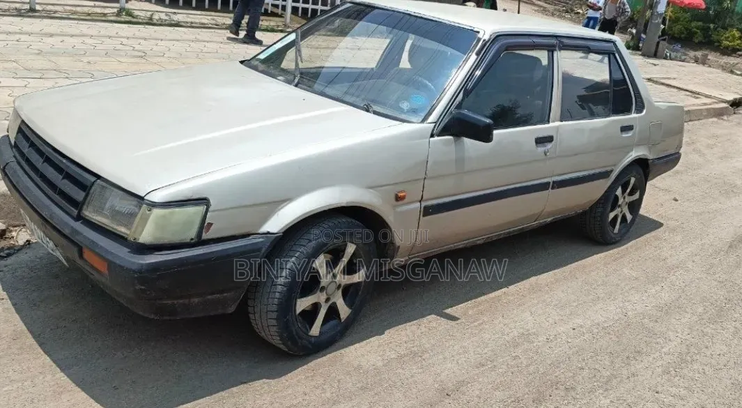 Toyota Corolla 1987 Gold