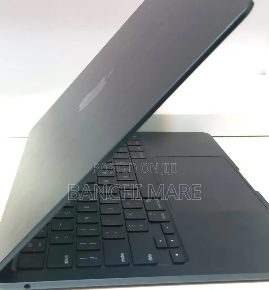 New Laptop Apple MacBook Air 2022 M2 8GB Apple M2 SSD 256GB