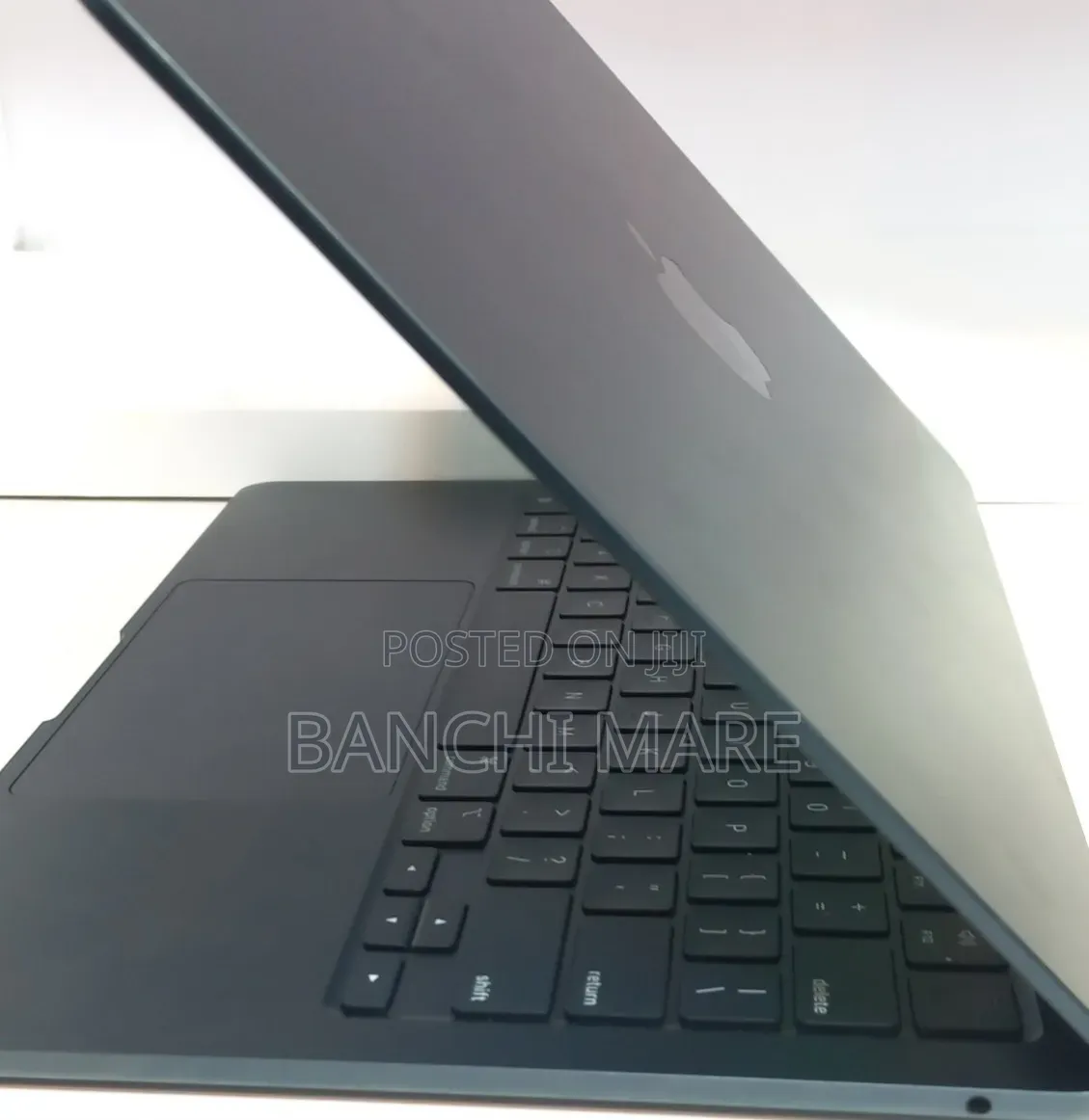 New Laptop Apple MacBook Air 2022 M2 8GB Apple M2 SSD 256GB