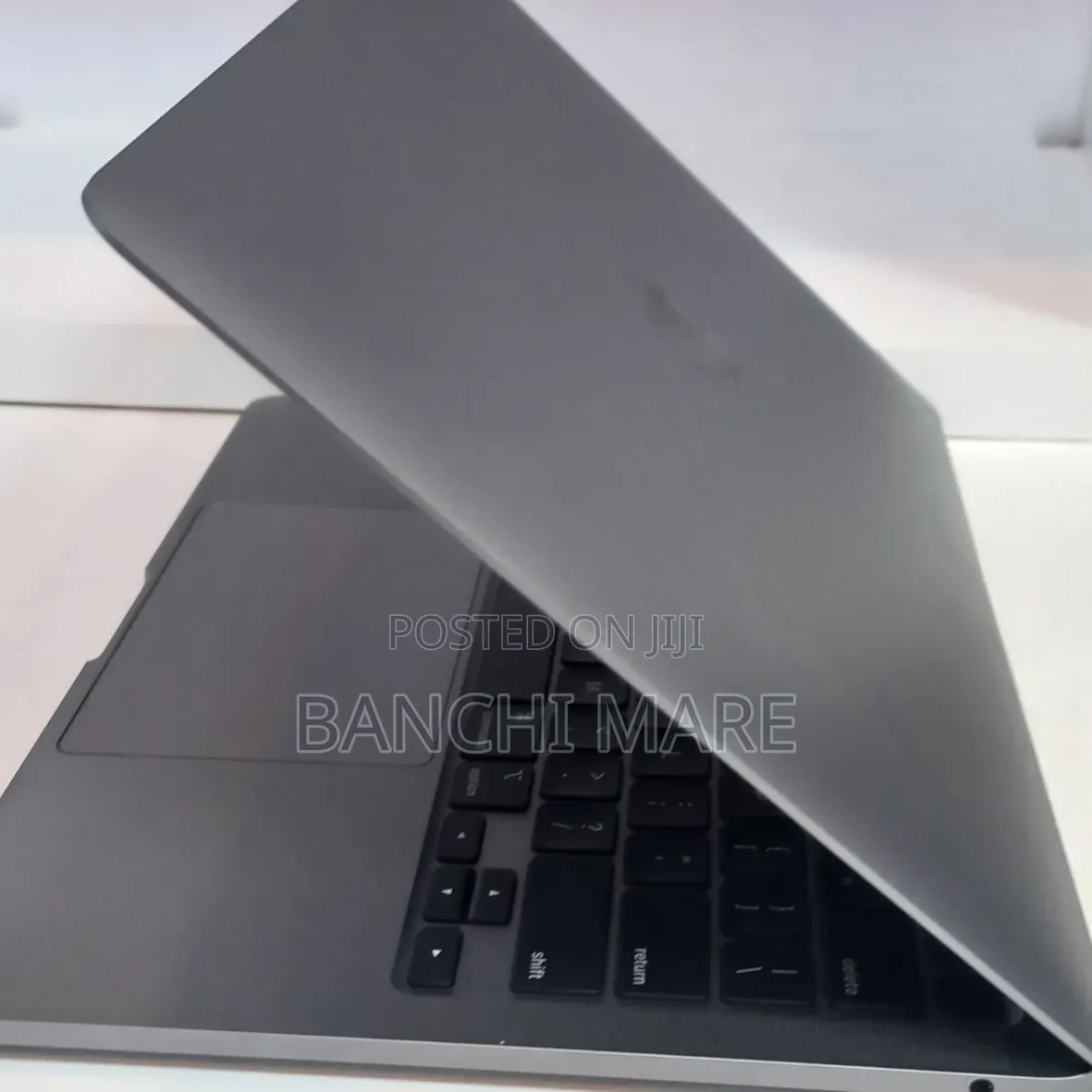 New Laptop Apple MacBook Pro 2020 M1 8GB Apple M1 SSD 256GB