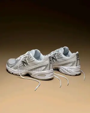 New Balance 740