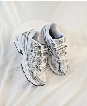New Balance 740