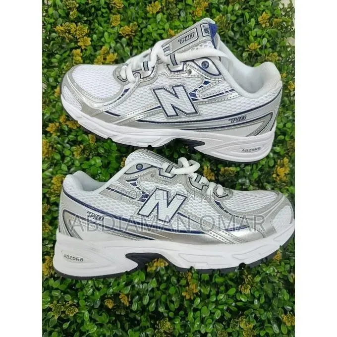 New Balance 740