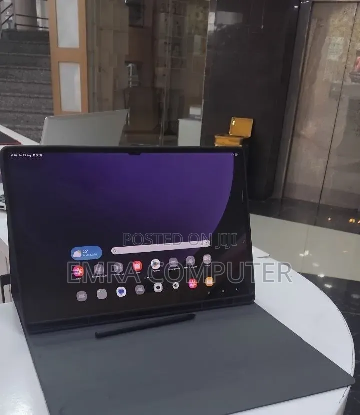 New Laptop Samsung Galaxy Book4 12GB SSD 256GB