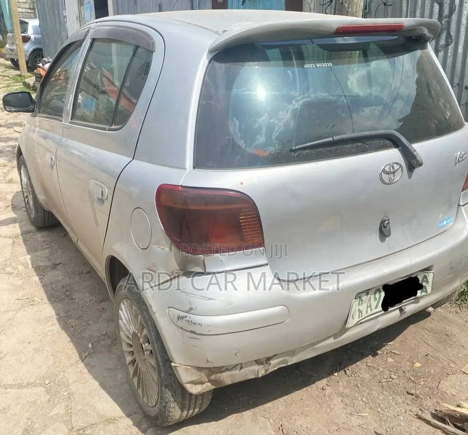 Toyota Vitz 2003 Silver