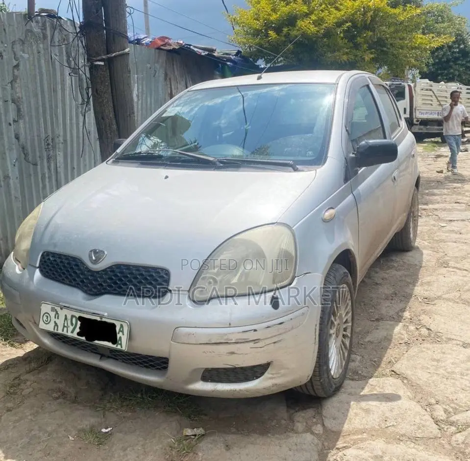 Toyota Vitz 2003 Silver