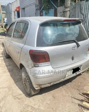 Toyota Vitz 2003 Silver
