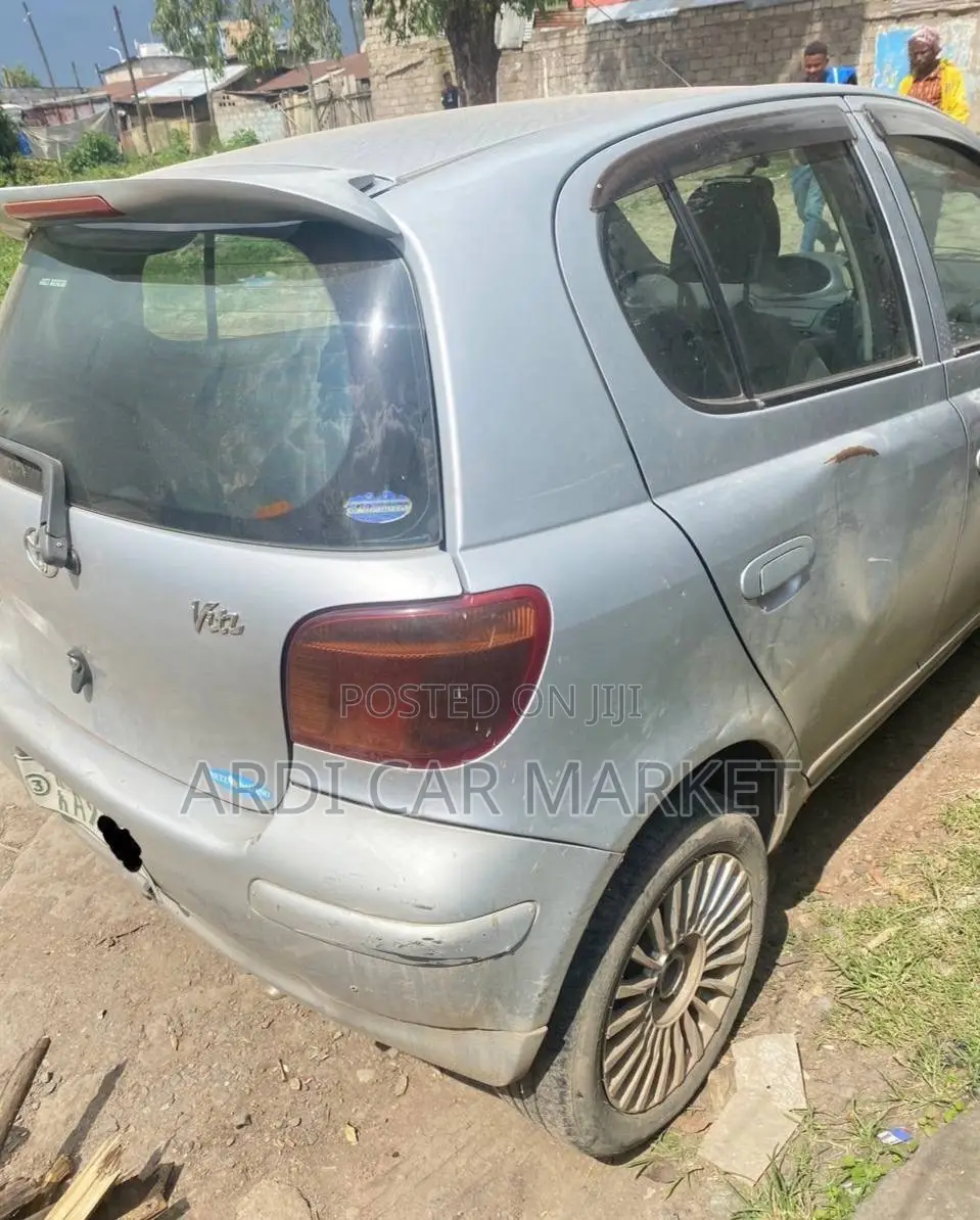 Toyota Vitz 2003 Silver