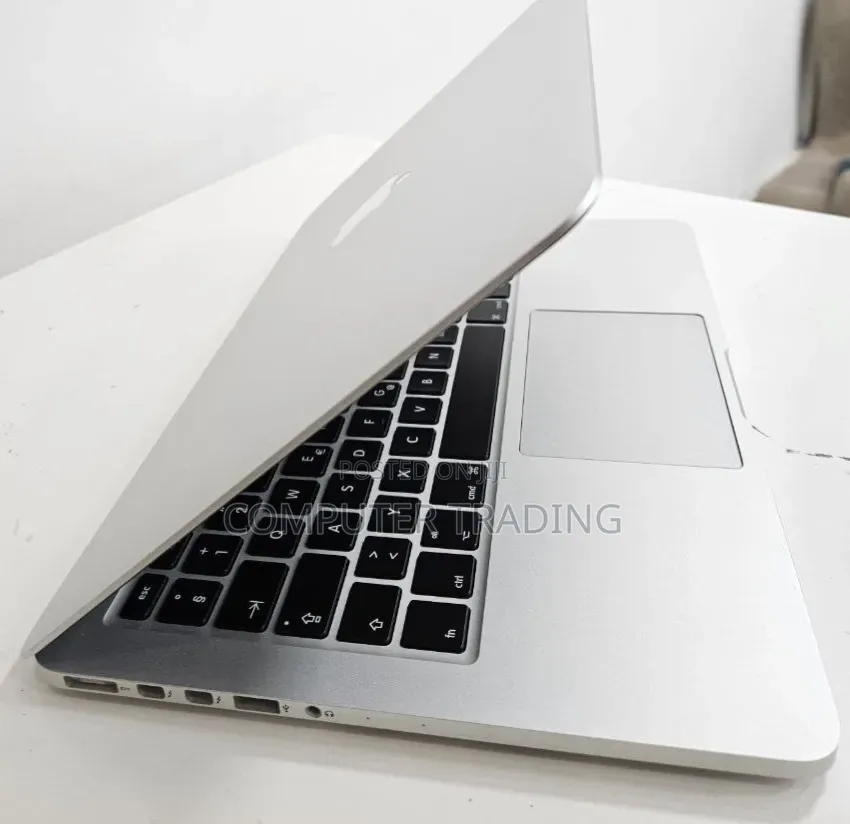 New Laptop Apple MacBook Pro 2015 8GB Intel Core i7 SSD 256GB
