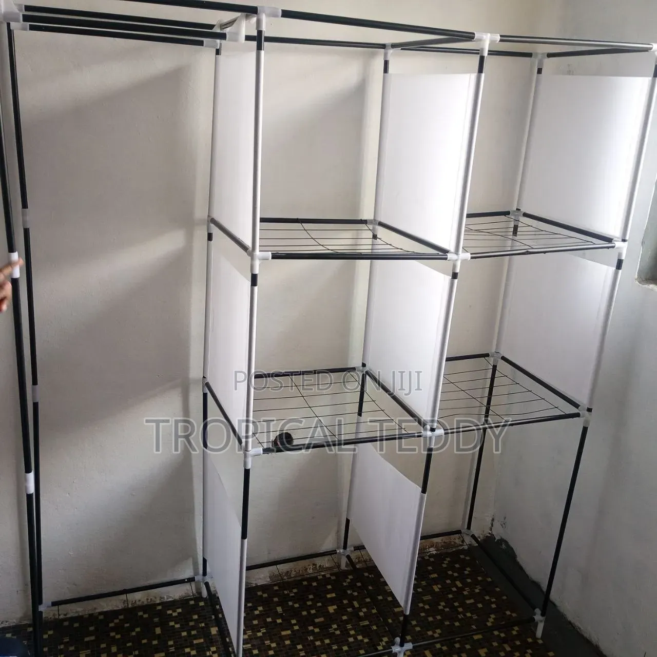 Portable Wardrobe - ተገጣጣሚ ቁምሳጥን