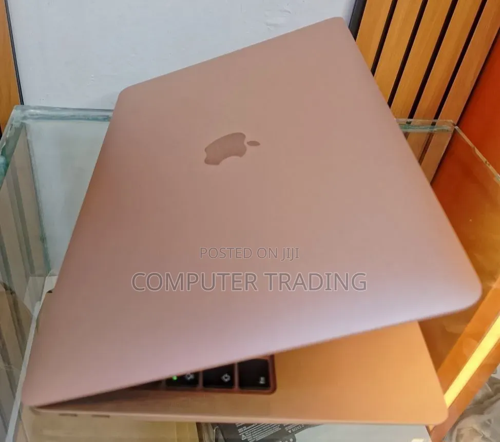 New Laptop Apple MacBook Air 2020 8GB Intel Core i7 SSD 256GB