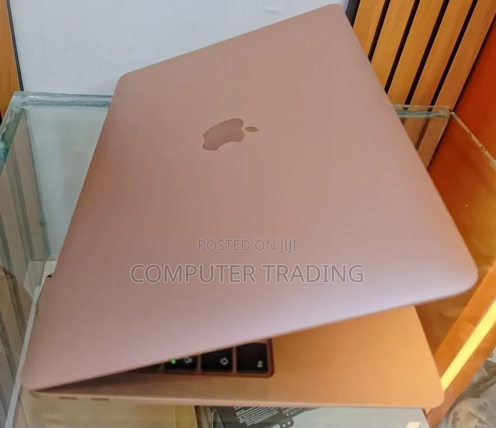 New Laptop Apple MacBook Air 2020 8GB Intel Core i7 SSD 256GB