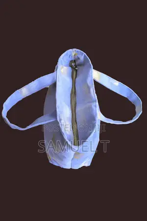 ዘመናዊ ግራጫና ወርቃማ የእጅ ቦርሳ