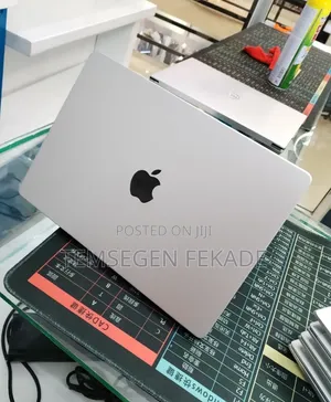 New Laptop Apple MacBook Pro 2025 M5 16GB Apple M5 SSD 512GB