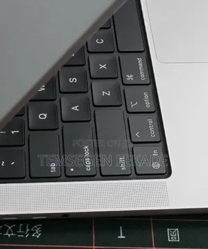 New Laptop Apple MacBook Pro 2025 M5 16GB Apple M5 SSD 512GB