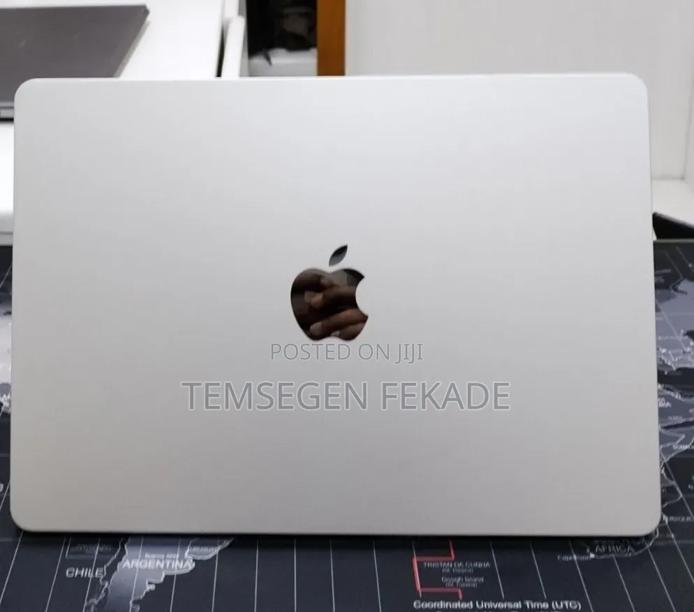 New Laptop Apple MacBook Air 2022 M2 8GB Apple M2 SSD 256GB