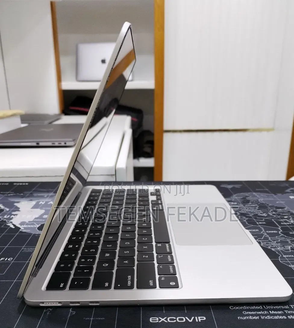 New Laptop Apple MacBook Air 2022 M2 8GB Apple M2 SSD 256GB