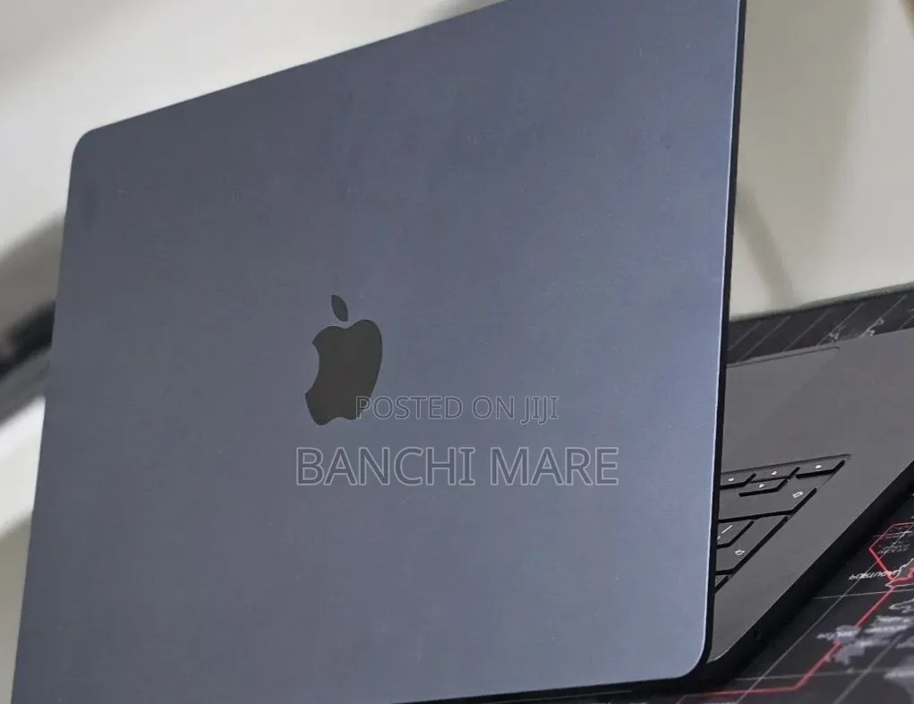 New Laptop Apple MacBook Air 2025 M4 16GB Apple M4 SSD 256GB
