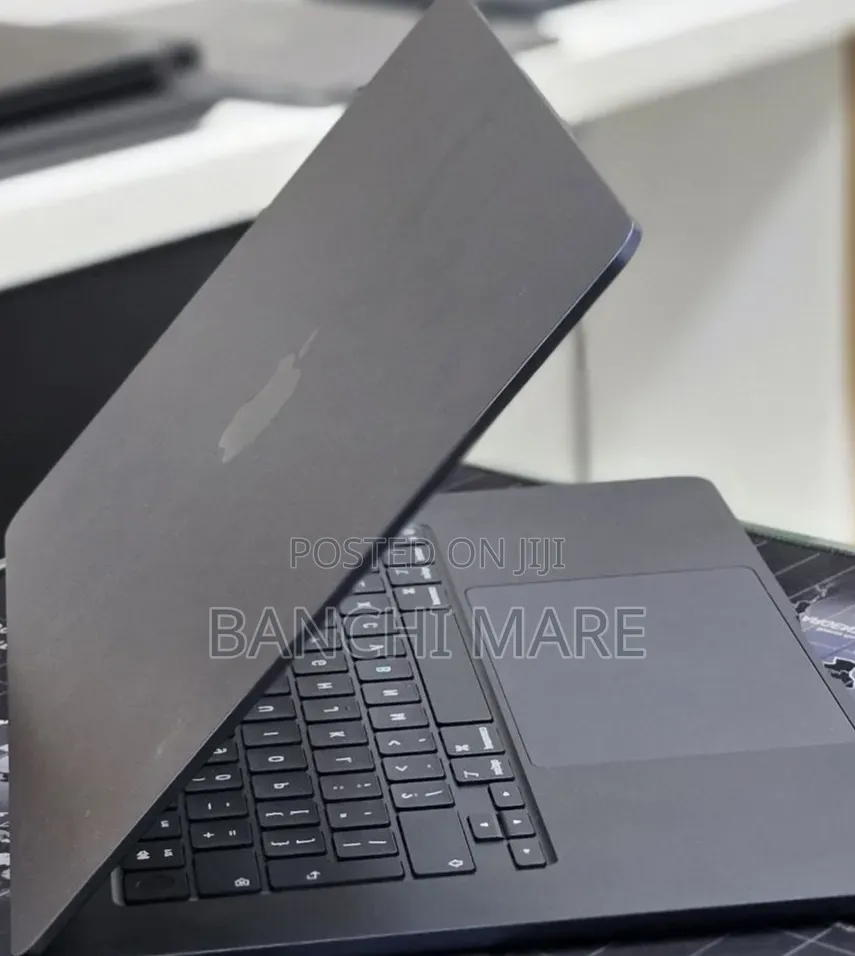 New Laptop Apple MacBook Air 2025 M4 16GB Apple M4 SSD 256GB