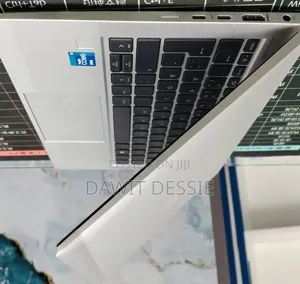 New Laptop HP EliteBook 830 G8 16GB Intel Core i5 SSD 512GB