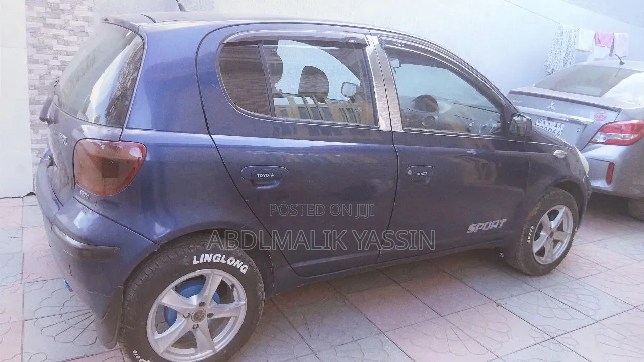 Toyota Vitz 2003 Blue