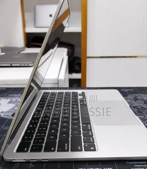New Laptop Apple MacBook Air 2022 M2 8GB Apple M2 SSD 256GB