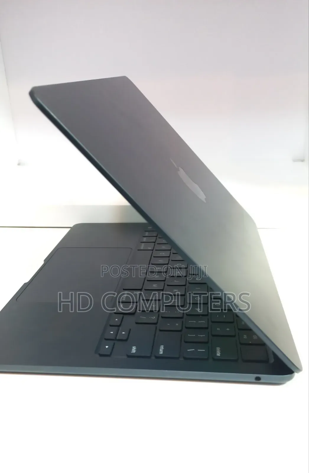 New Laptop Apple MacBook Air 2022 M2 8GB Apple M2 SSD 256GB
