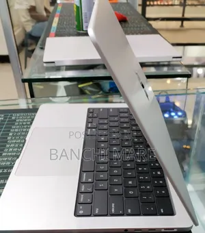 New Laptop Apple MacBook Pro 2025 M5 16GB Apple M5 Pro SSD 512GB