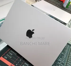 New Laptop Apple MacBook Pro 2025 M5 16GB Apple M5 Pro SSD 512GB