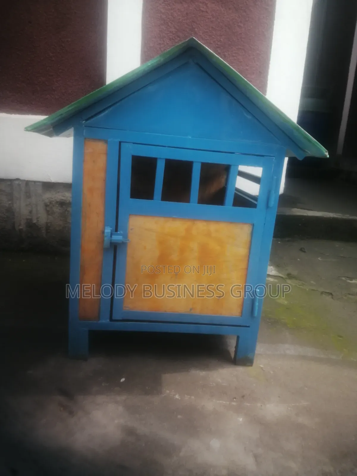 Yewsha Bet, Kennel, Cage