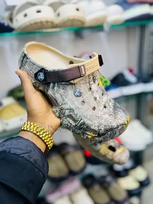 Original Crocs በተመጣጣኝ ዋጋ የልጆች በተለያየ የከለር እናየዲዛይን አማራጭ ያሉበት ድረስ እንልካለን