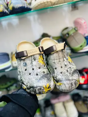 Original Crocs በተመጣጣኝ ዋጋ የልጆች በተለያየ የከለር እናየዲዛይን አማራጭ ያሉበት ድረስ እንልካለን