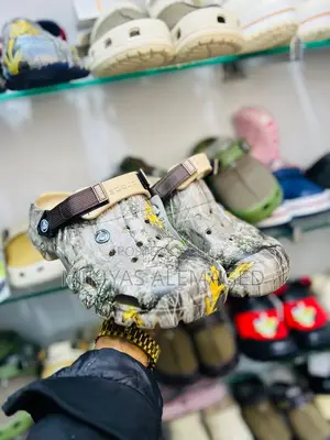 Original Crocs በተመጣጣኝ ዋጋ የልጆች በተለያየ የከለር እናየዲዛይን አማራጭ ያሉበት ድረስ እንልካለን