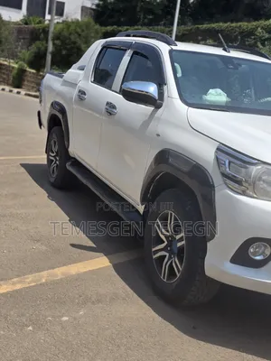 Toyota Hilux 2017 White