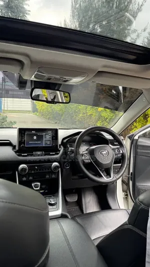 Toyota RAV4 2022 White