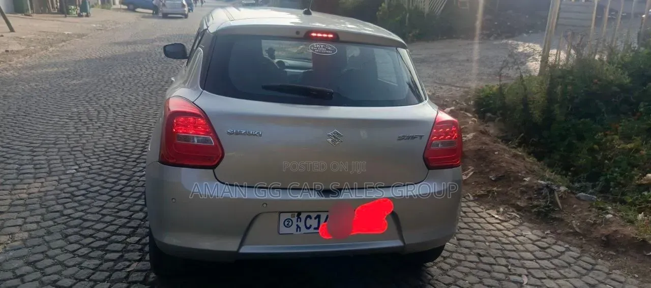 Suzuki Swift 2022 Silver