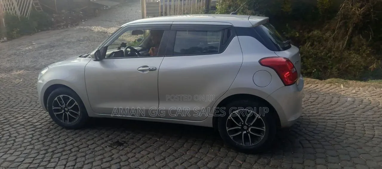 Suzuki Swift 2022 Silver