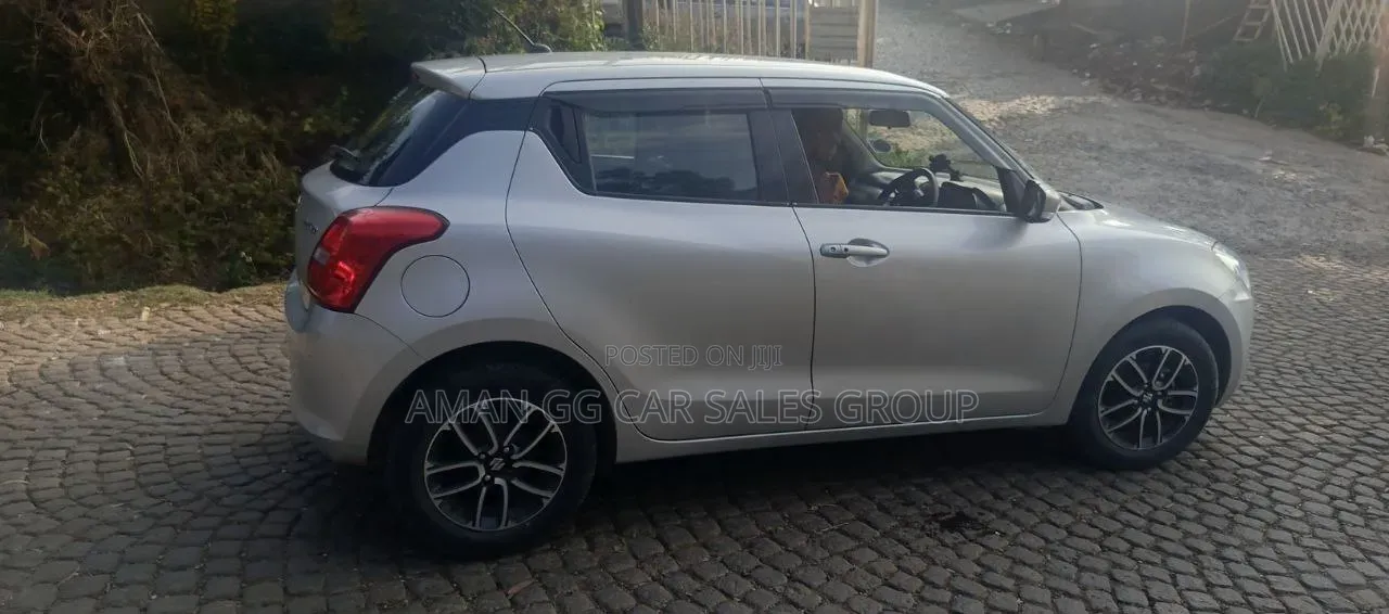 Suzuki Swift 2022 Silver