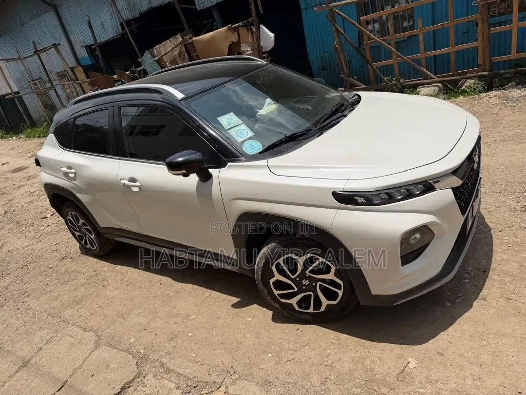 Suzuki Fronx 2023 White