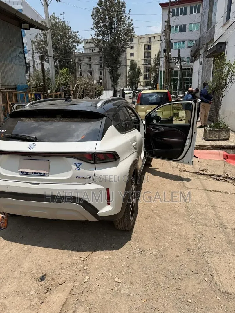 Suzuki Fronx 2023 White