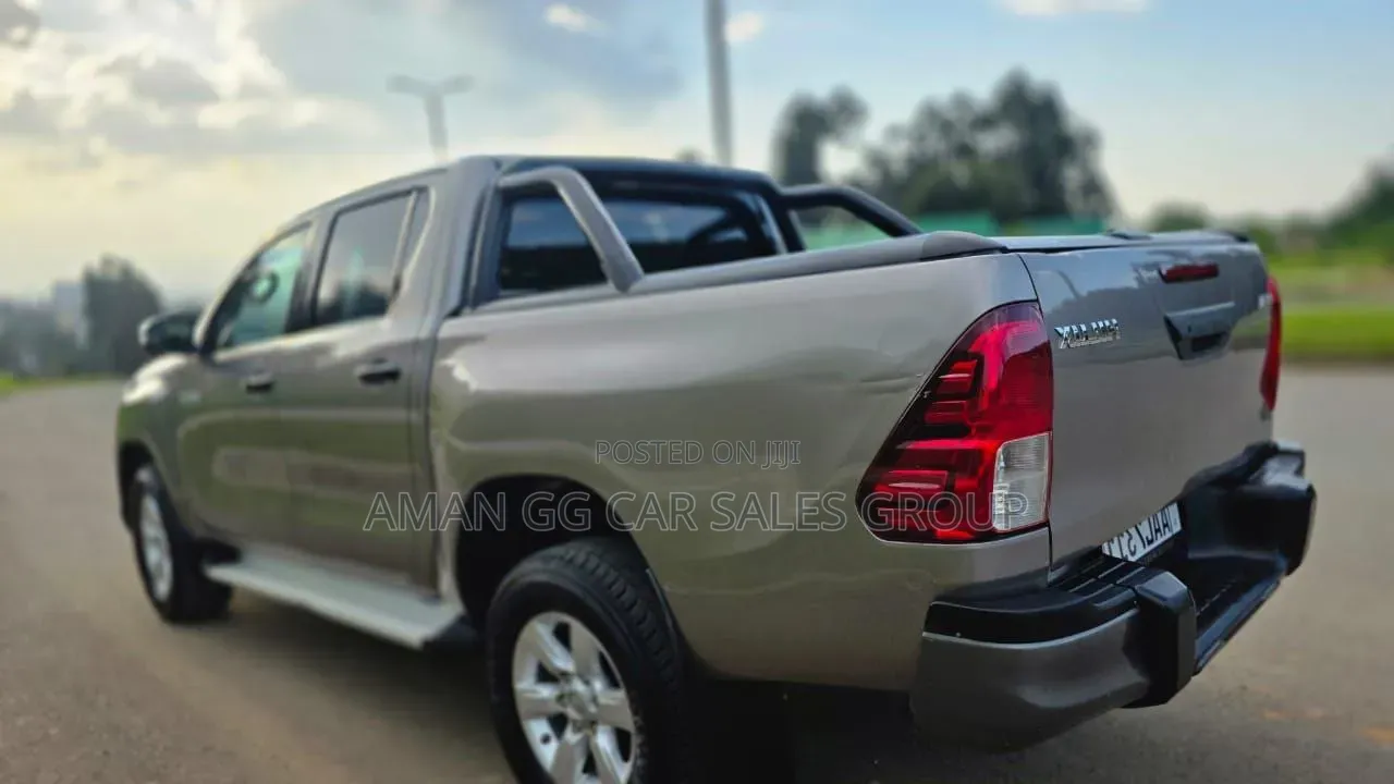 Toyota Hilux 2019 Gray