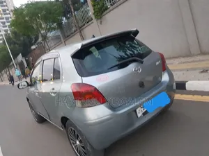 Toyota Yaris 2010 Gray