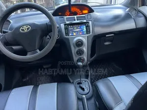 Toyota Yaris 2010 Gray