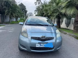 Toyota Yaris 2010 Gray