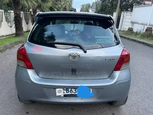 Toyota Yaris 2010 Gray