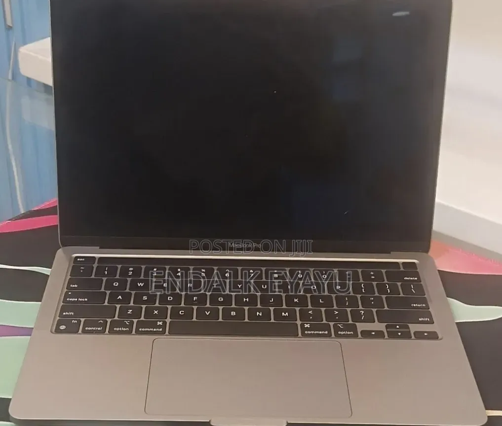 New Laptop Apple MacBook Pro 2020 M1 8GB Apple M1 Pro SSD 256GB